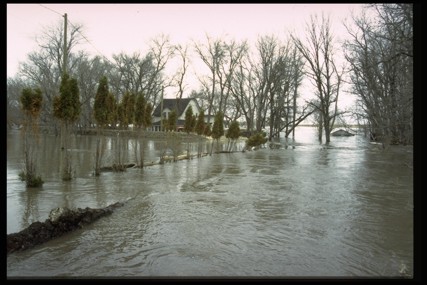 Residents of St. Norbert are evacuated. The flood hotline receives more than 12,500 calls in 24 hours.