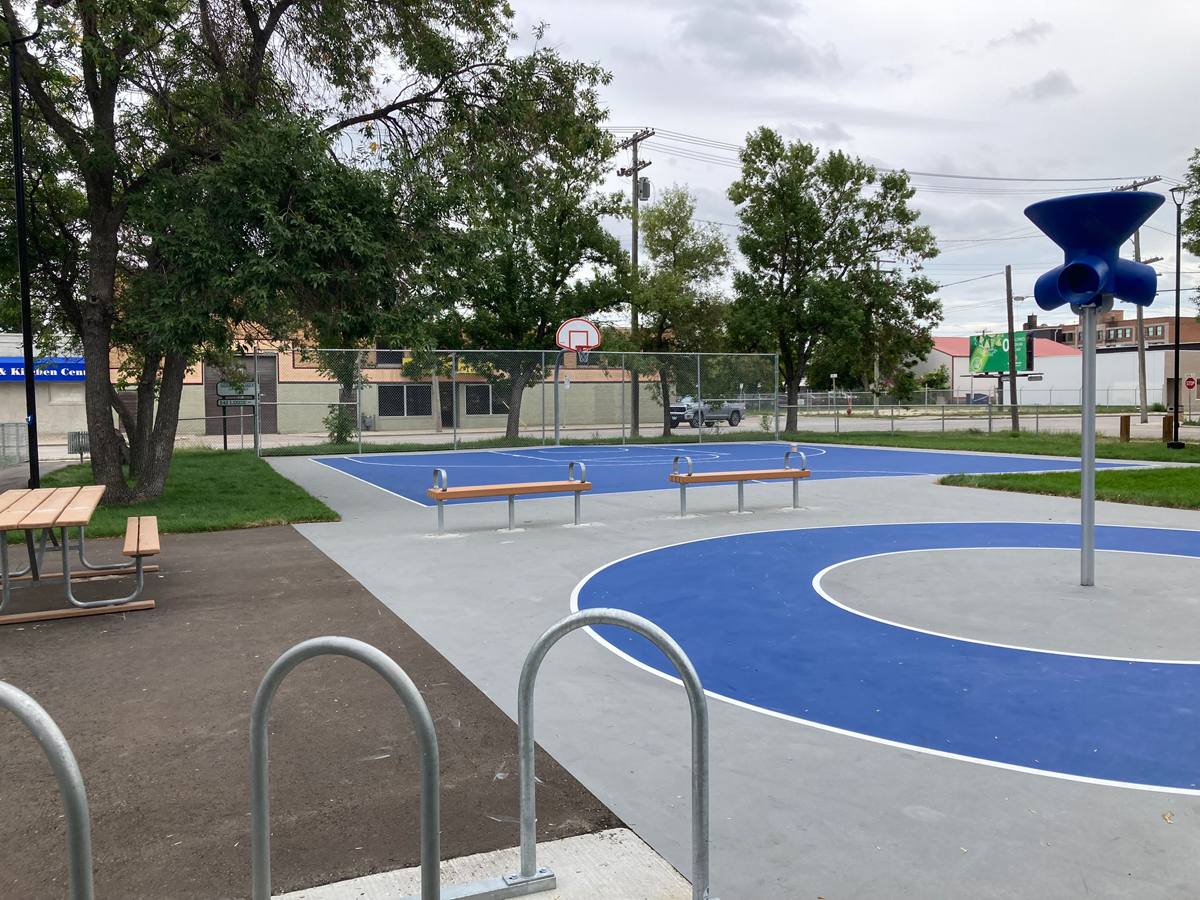 Giizhigooweyaabikwe Park